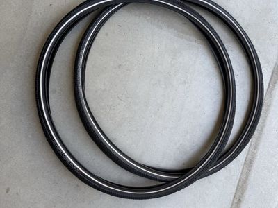 Bontrager bike tires 700-35 new