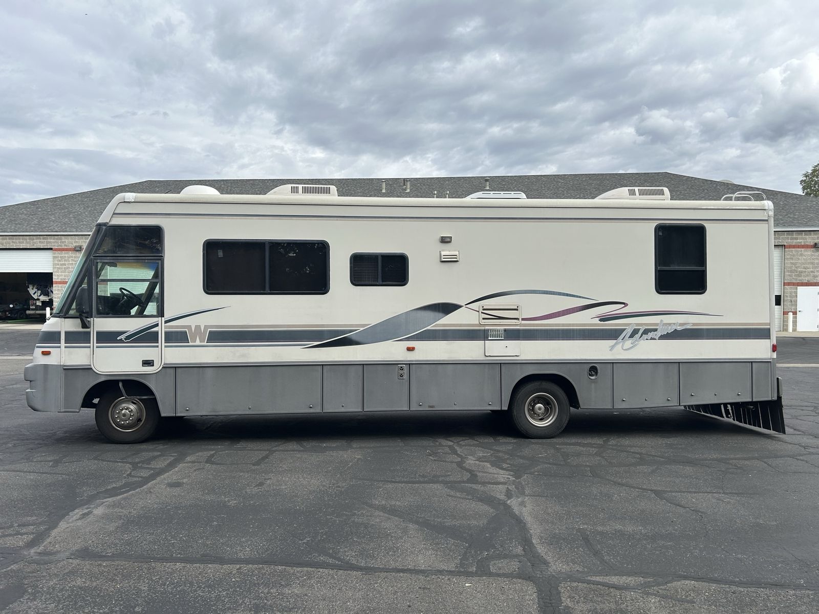 1996 Winnebago Adventurer