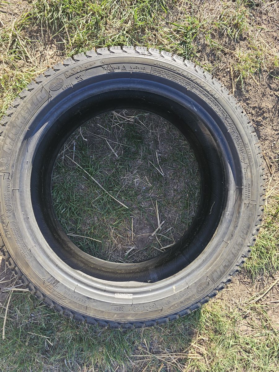 Michelin x ice studless 245/40r18 tires