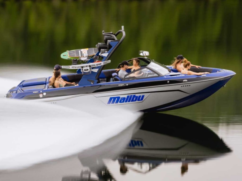 2022 Malibu Boats 23 LSV