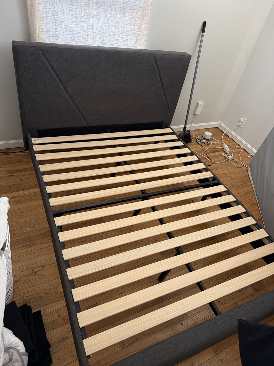 Zinus Inc. Upholstered Platform Bed Frame - Gray Fabric, Geometric Headboard, Full Size