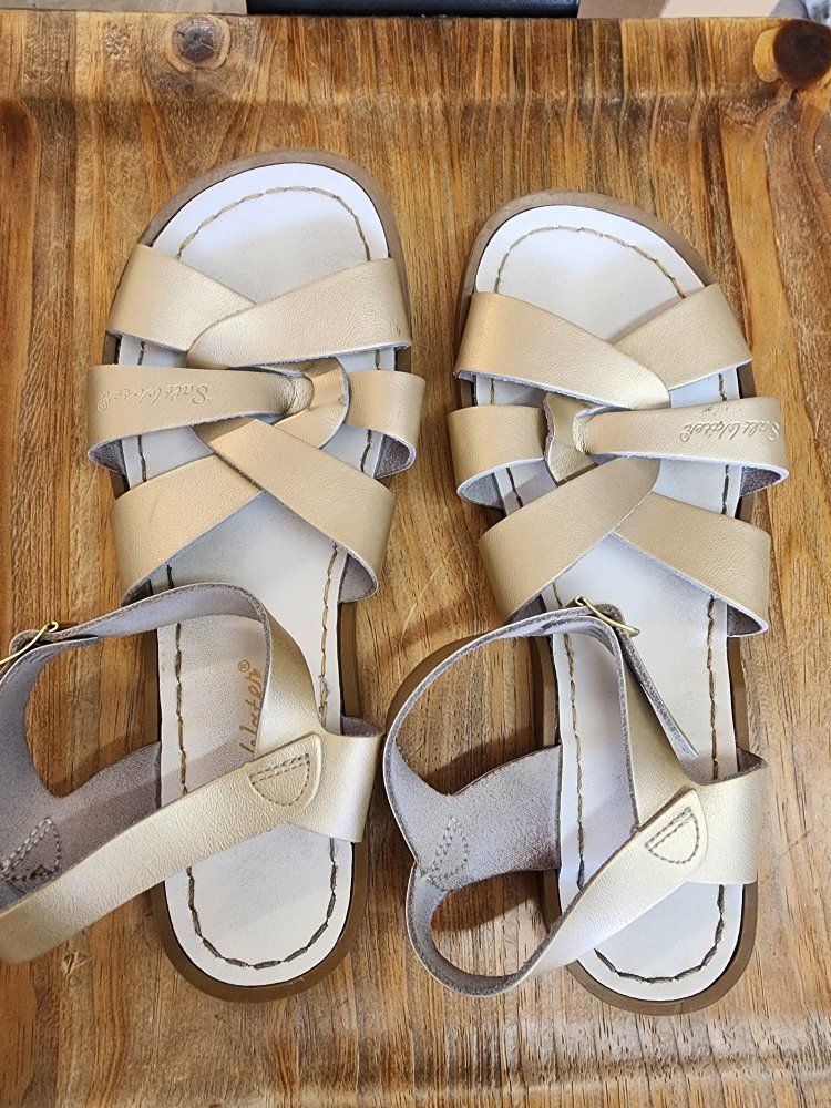 Salt Water Sandal Gold Women's Size 6 - Classic Flat Strappy Sandals