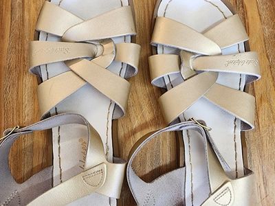 Salt Water Sandal Gold Women's Size 6 - Classic Flat Strappy Sandals