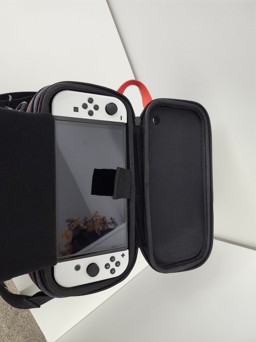 Main image 3