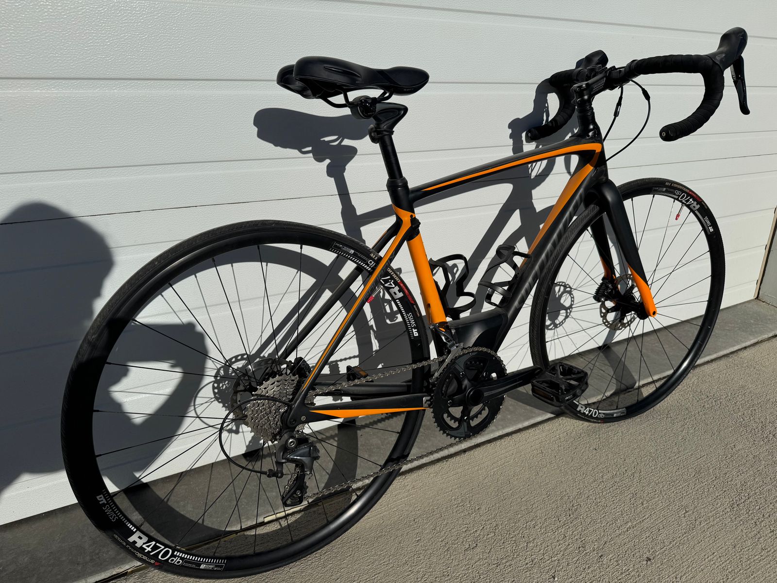 2017 Specialized Roubaix Comp carbon endurance road bike (Size 52)