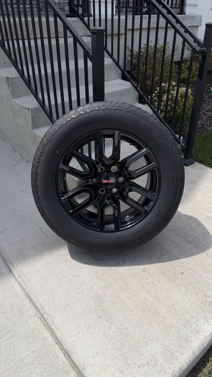 GMC Sierra 1500 Yukon Denali Rims and Tires 275/60R20 Hankook Dynapro