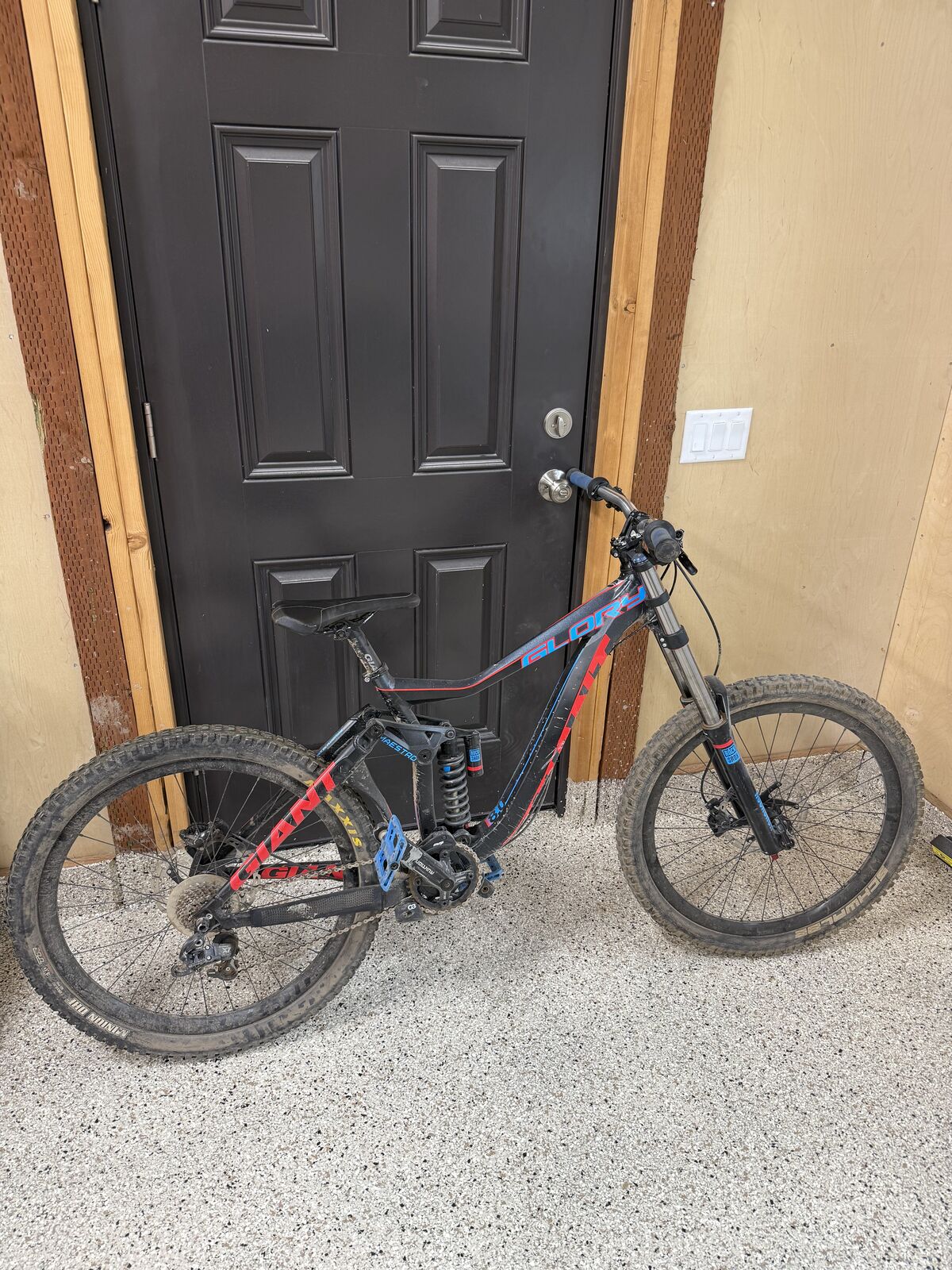 Giant Glory Maestro Downhill Bike