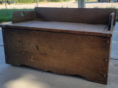Perfect Size Vintage / Farmhouse Storage Bench