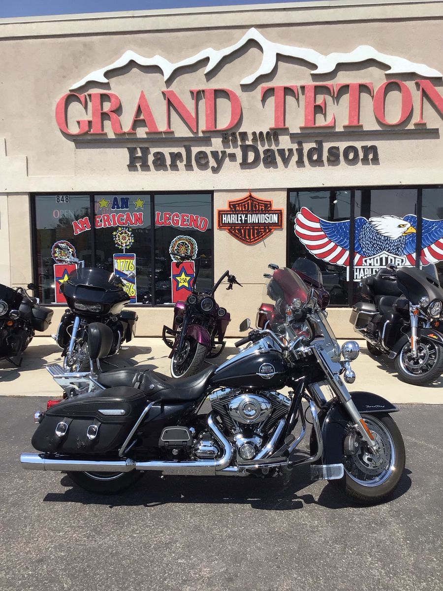 2010 HARLEY-DAVIDSON ROAD KING CLASSIC