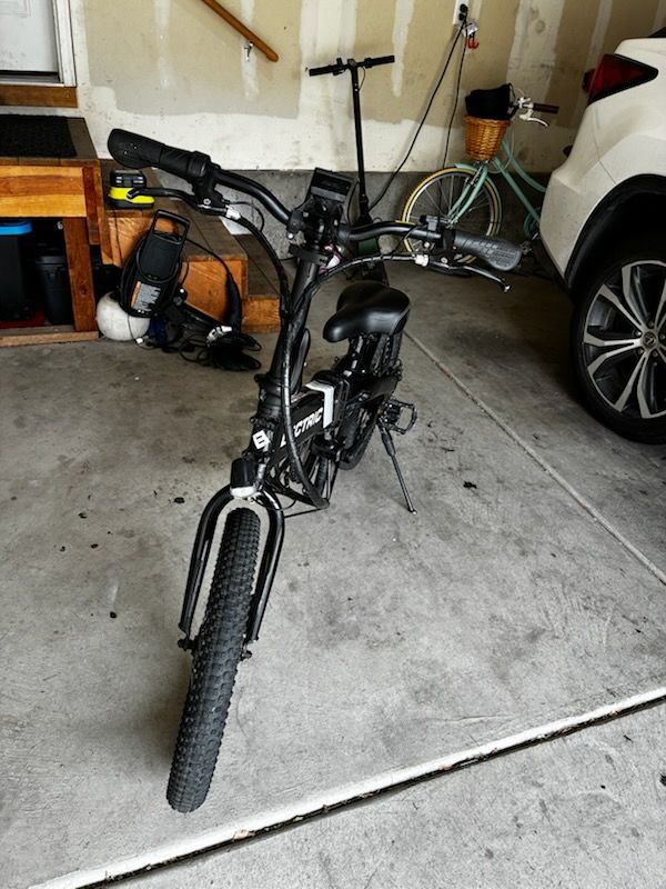 Lectric XP 2.0 E-Bike — 2 Batteries, Needs Tires, Ready for a Second Life