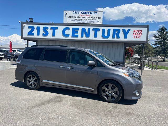 2017 Toyota Sienna SE Premium 8-Passenger