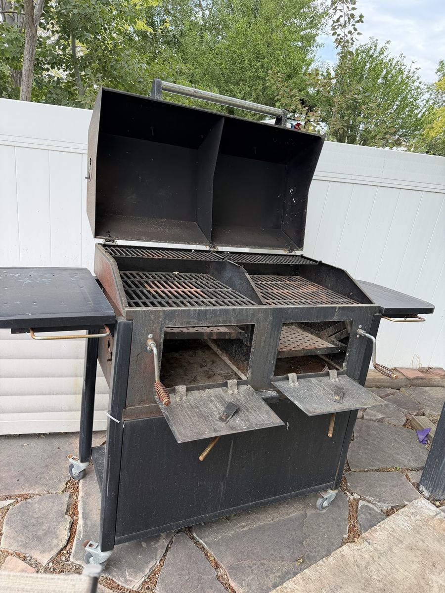 BACKYARD Classic Professional Charcoal Grill & Smoker - Dual Zone