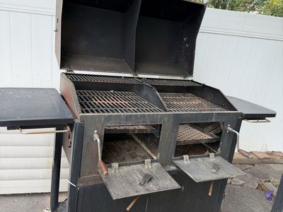 BACKYARD Classic Professional Charcoal Grill & Smoker - Dual Zone
