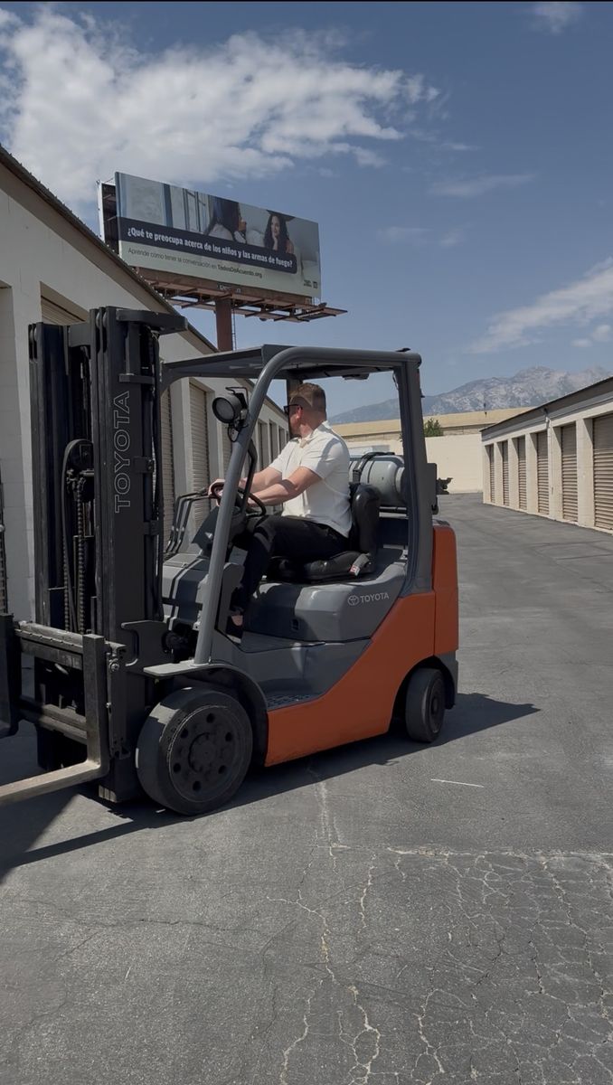 Refurbished 2011 Toyota 8FGCU25 5,000 lb LPG Propane Forklift – Sideshift, 189-inch Triple Mast