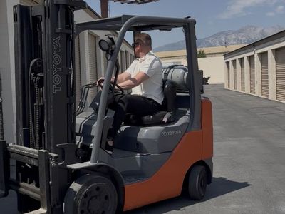 Refurbished 2011 Toyota 8FGCU25 5,000 lb LPG Propane Forklift – Sideshift, 189-inch Triple Mast
