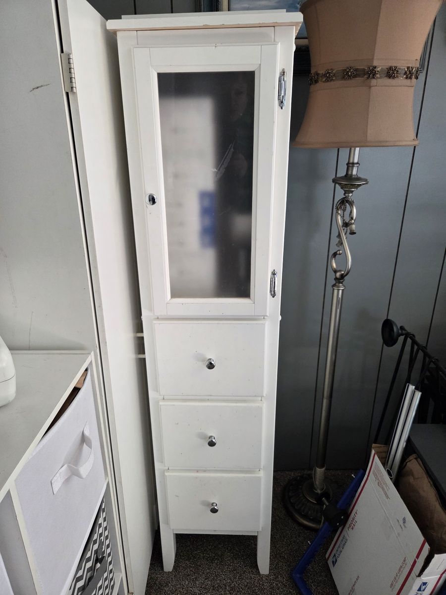 Cabinet with drawers