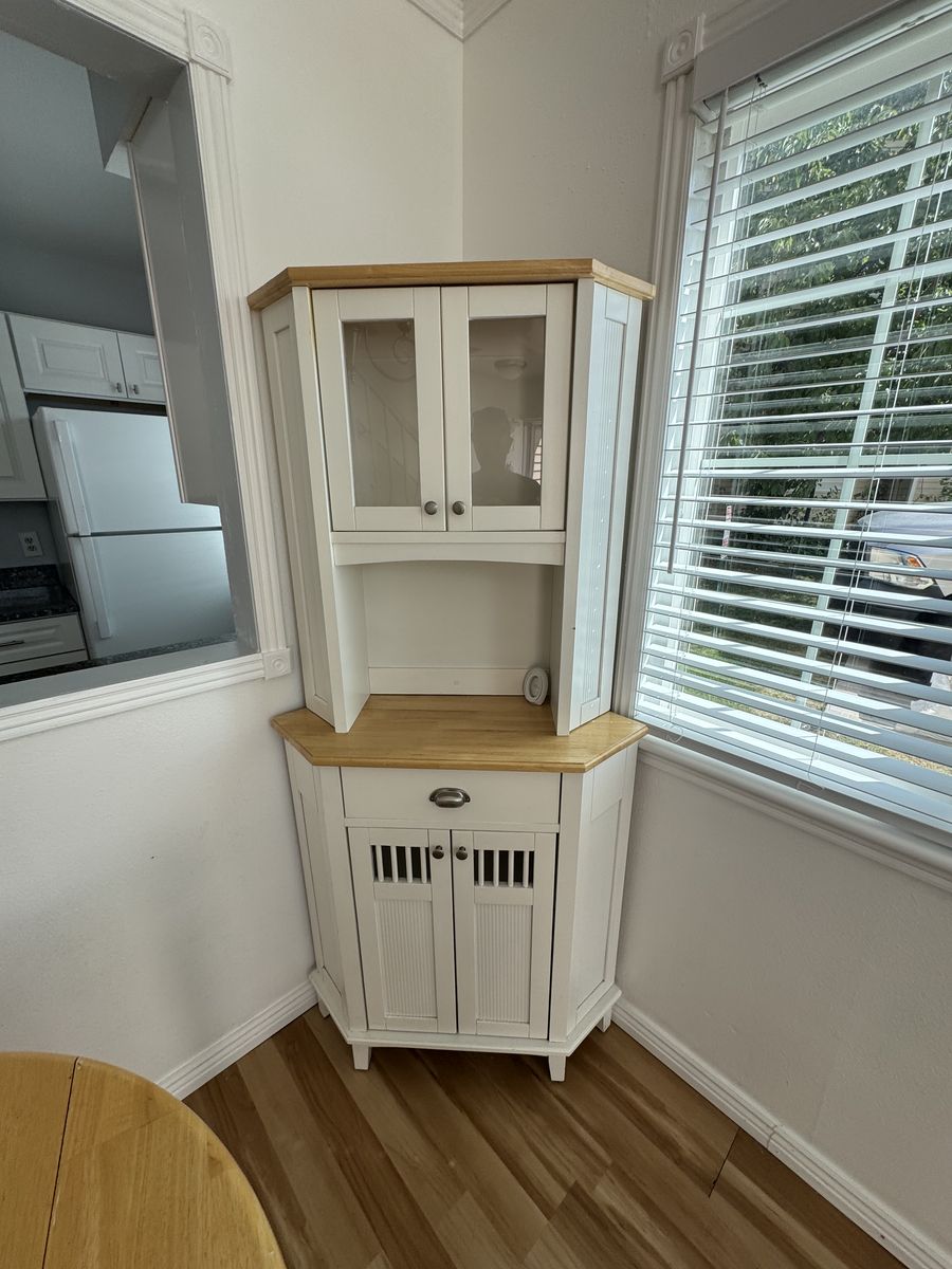 FREE Corner Hutch