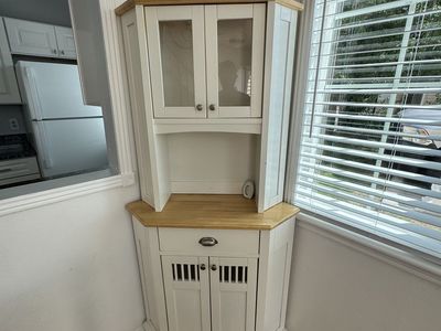 FREE Corner Hutch
