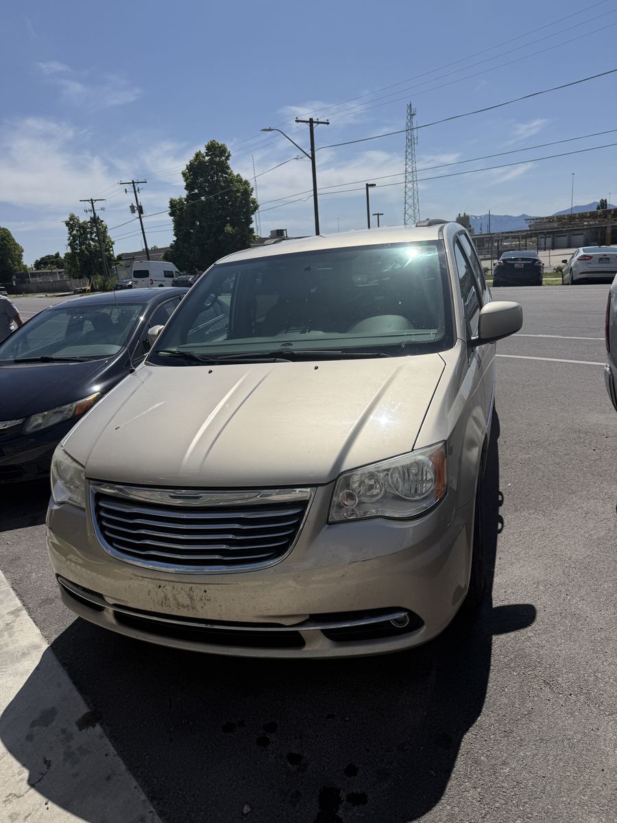 2013 Chrysler Town and Country Touring