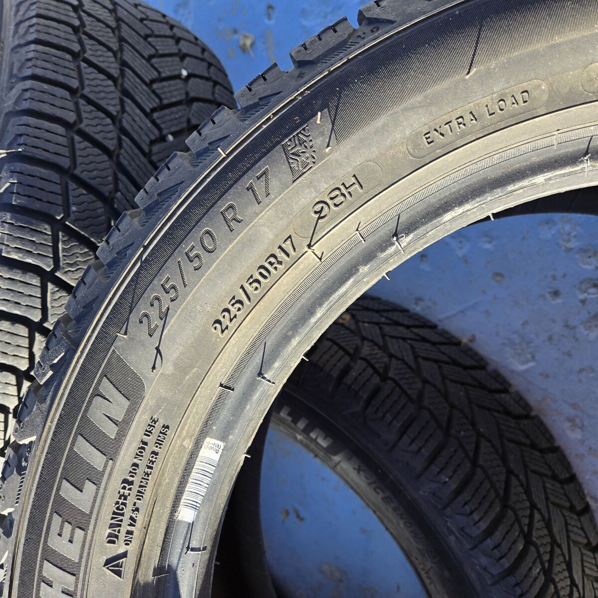 225 50 17 Michelin snow tires