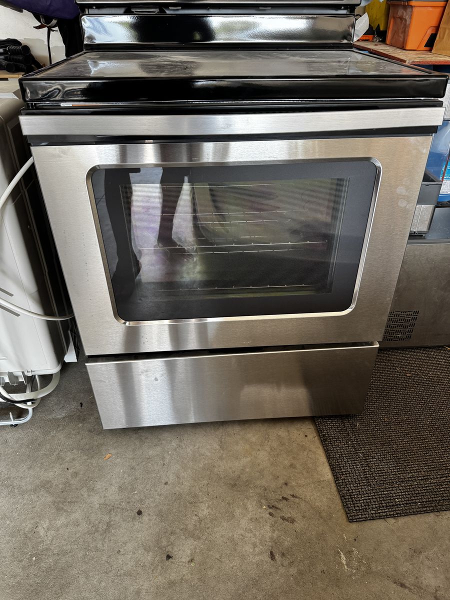 Whirlpool Stainless Steel Electric Smooth-Top Range Oven