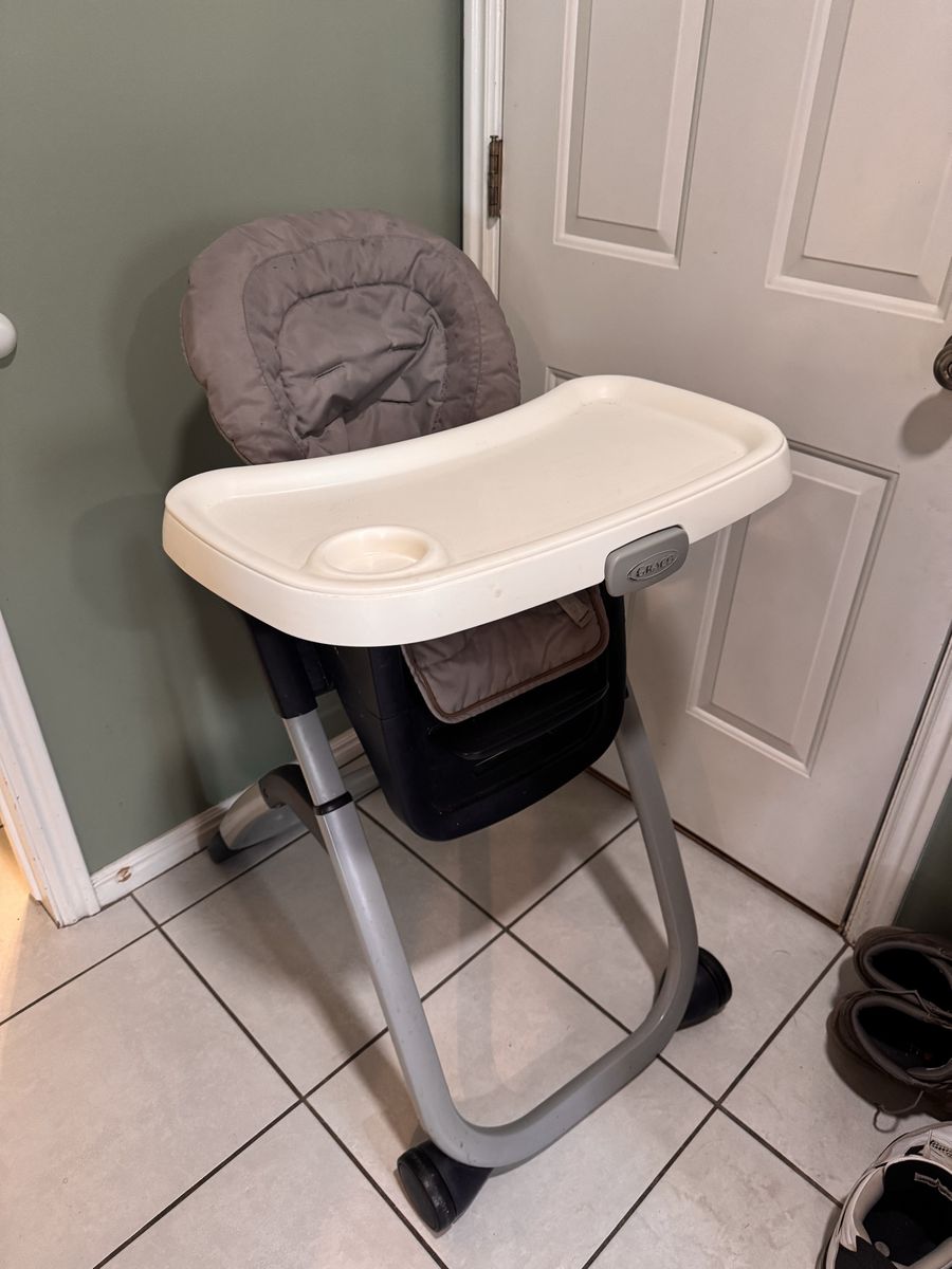 Graco Baby Highchair with Tray - Gray/White