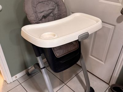 Graco Baby Highchair with Tray - Gray/White