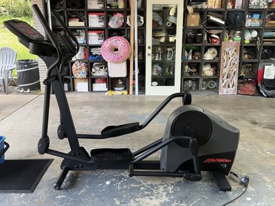 Life Fitness X3i Elliptical - Like New - Perfect