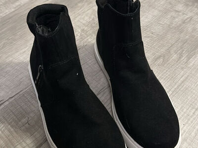 Women's Chelsea Boots Size 7