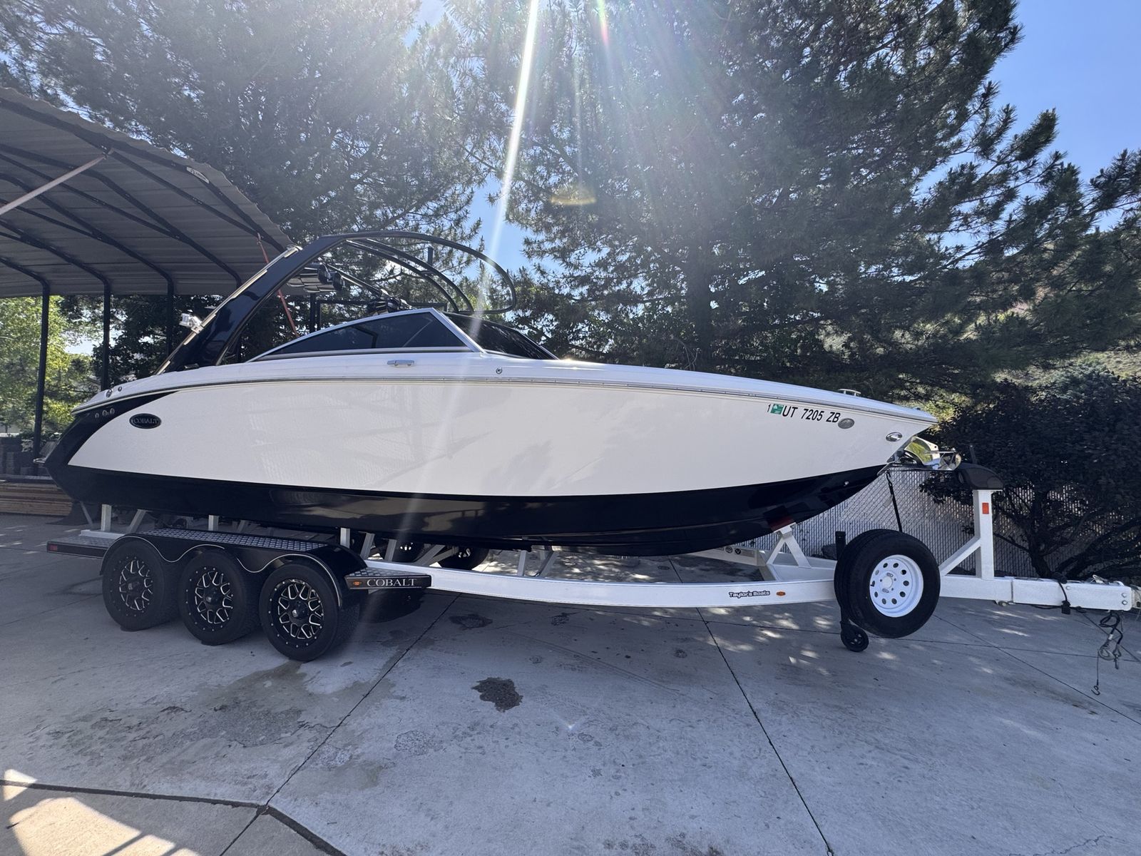 2020 Cobalt R7 Surf Boat in Excellent Condition