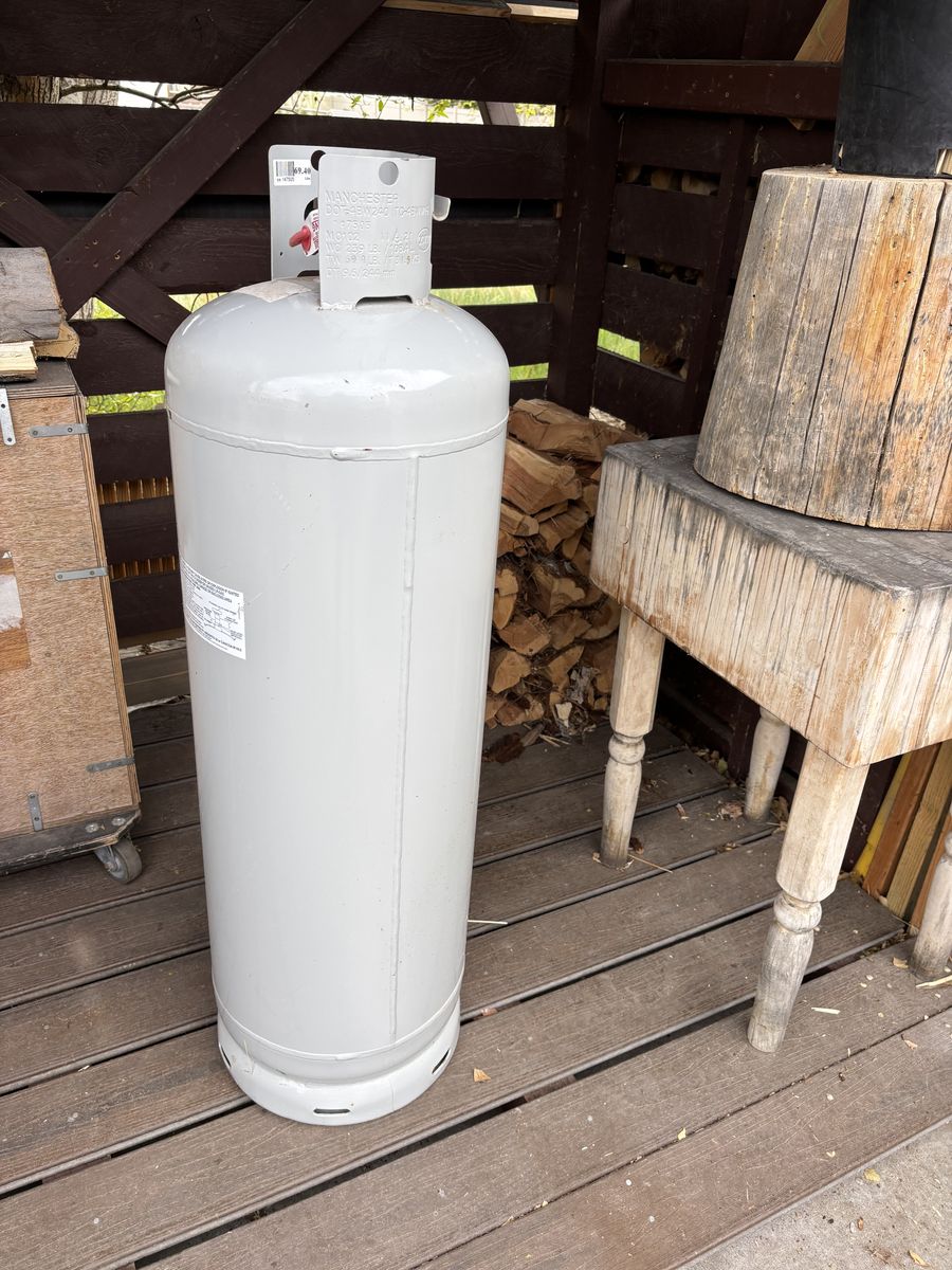 100lb Propane tank