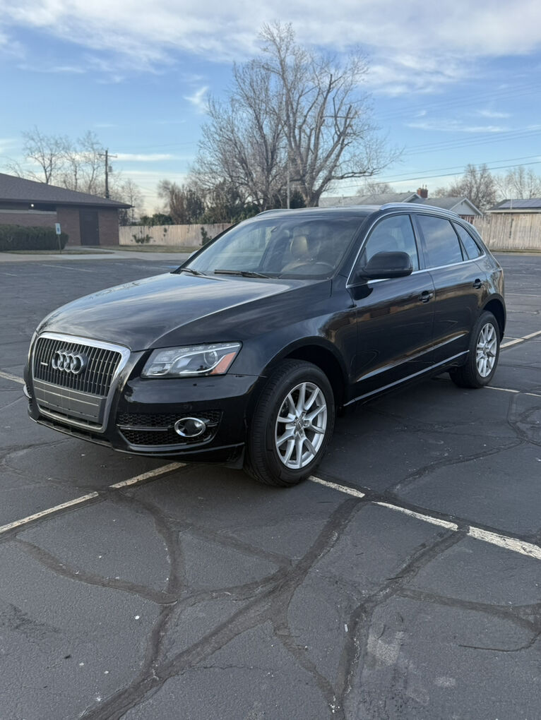 2011 AUDI Q5 2.0T e quattro Premium Plus