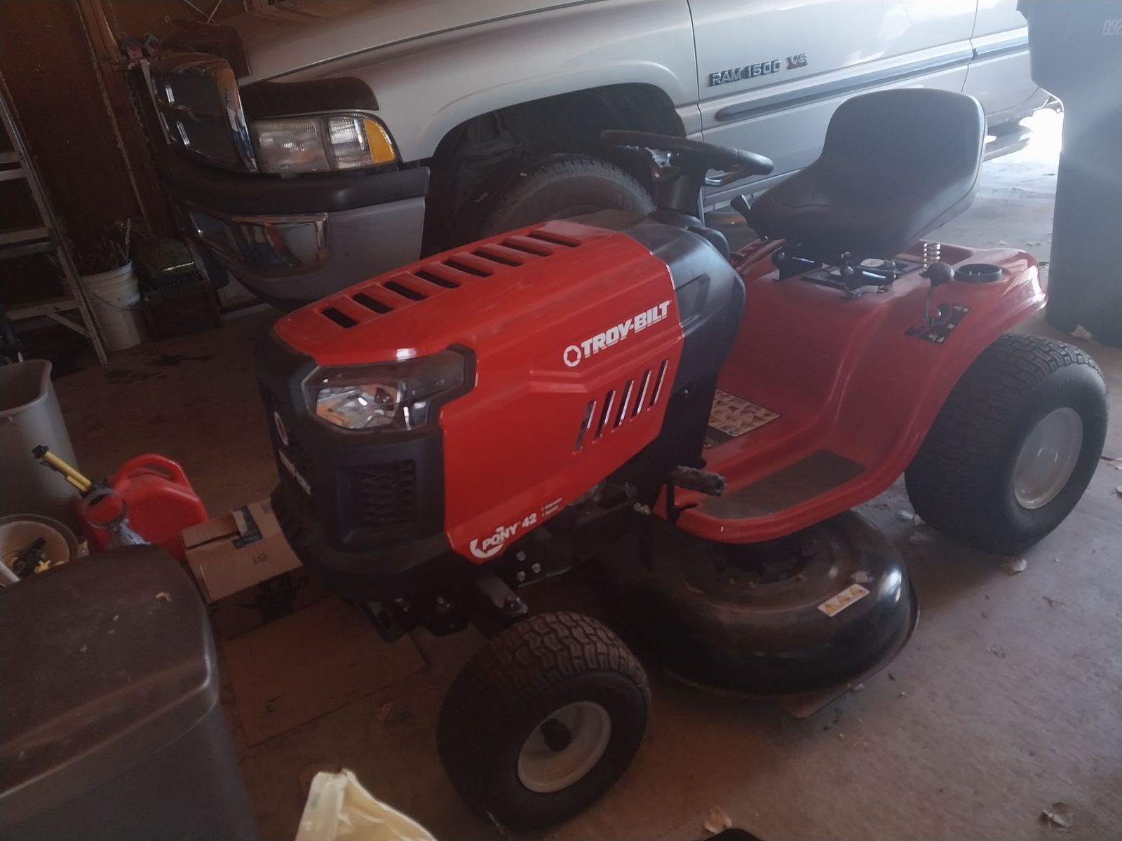 Troy-Bilt Pony 42 riding lawn mower