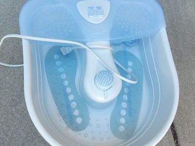 Conair Foot Spa with Bubbles & Heat, Blue/White, Relaxing Foot Massager