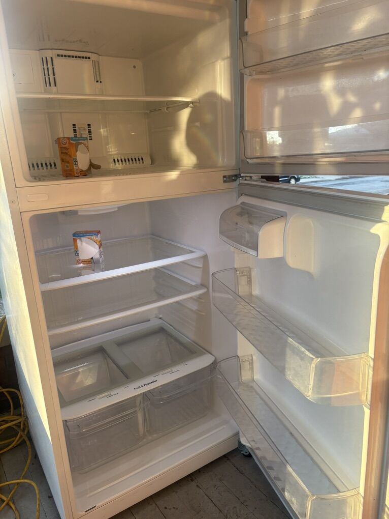 LG Fridge/freezer