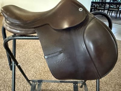 Cliff Barnsby Close Contact Saddle /English Jump