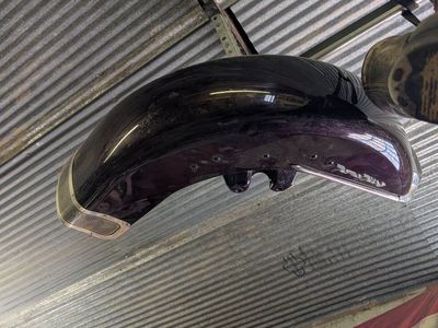 Harley Road King front fender great. shape year ??any way hanging up in garage $ cash ,phone calls only $ 200 OBO