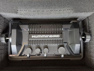 Hummingbird Xplore 9, like new very little use fish finder