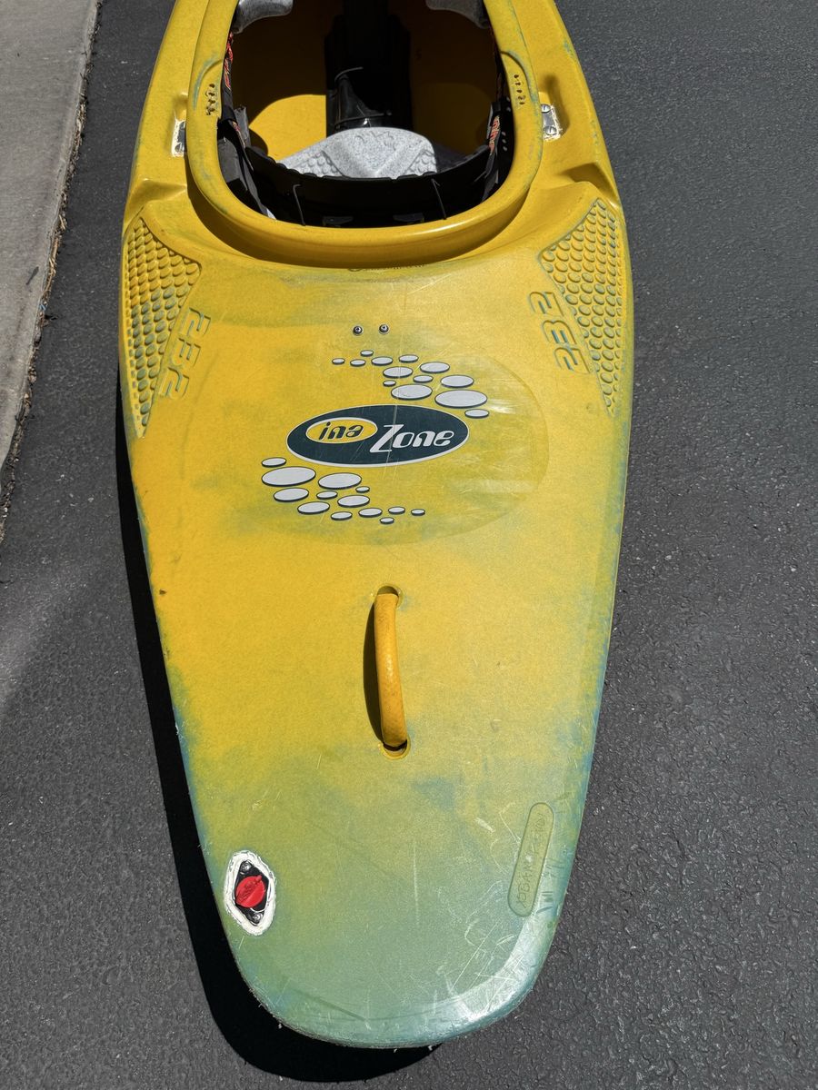Pyranha inaZone 232 - Whitewater Kayak