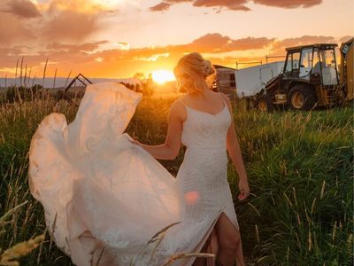 Stunning Ivory Wedding Dress & Matching Veil - Hand-Woven Detail, Worn Once