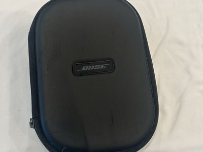 Bose QuietComfort Case and Charging Cord