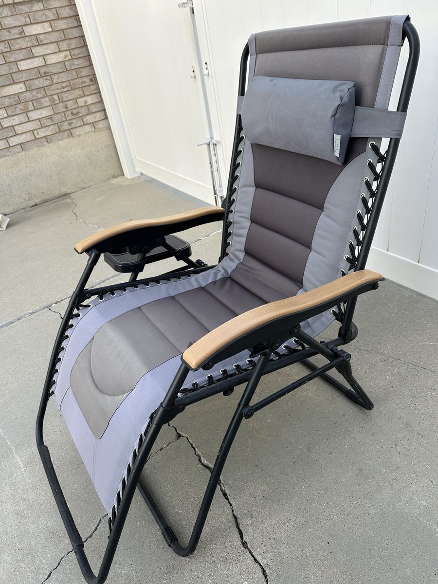 Comfy Zero Gravity Lounge Chair With Pillow