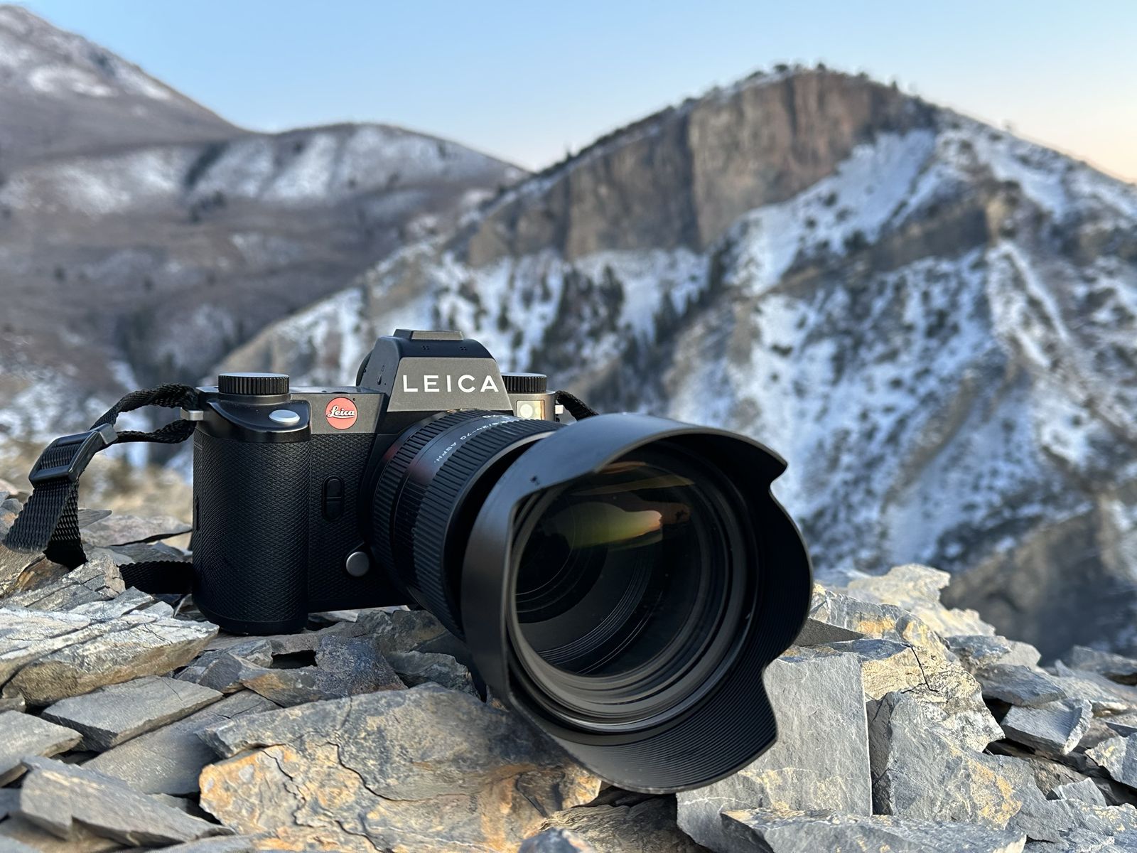 LEICA SL2 Full-Frame Mirrorless Camera with Vario-Elmarit-SL 24-70mm f/2.8 ASPH. Lens (Camera Body // or complete with Lens)
