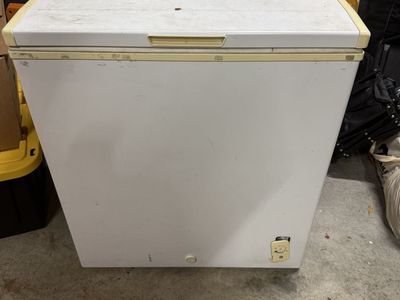 White Chest Freezer - Compact Standalone Deep Freezer