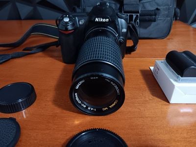 Vintage Nikon D50 digital SLR camera 35mm. Equippe