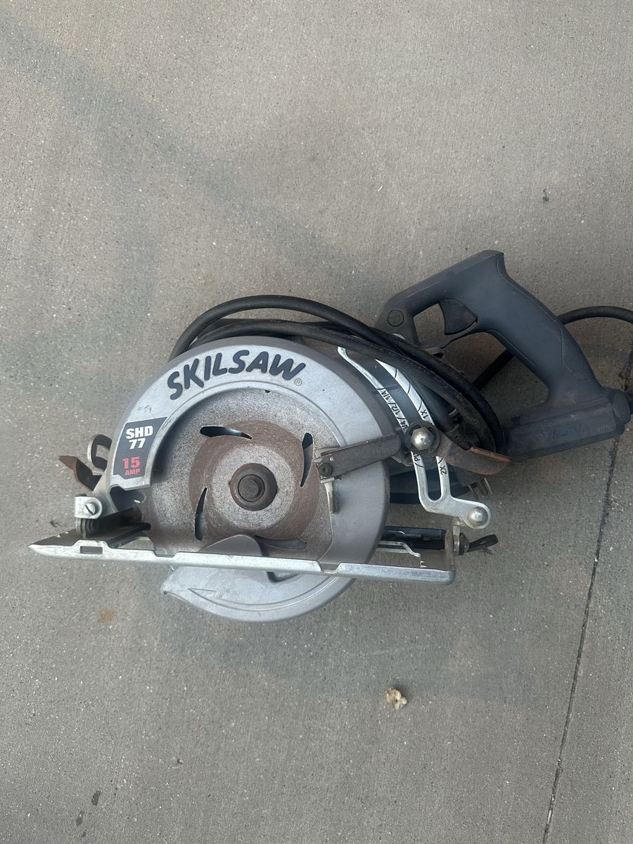 Skilsaw SHD77 15 Amp 7-1/4" Worm Drive Circular Saw with Diablo Blade