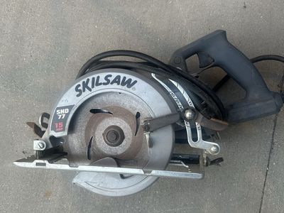 Skilsaw SHD77 15 Amp 7-1/4" Worm Drive Circular Saw with Diablo Blade