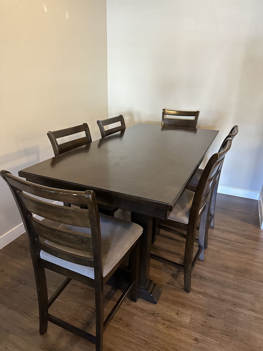 Dining Room Table 3’x6’ with 6 Chairs