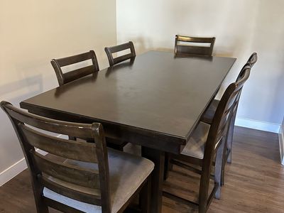 Dining Room Table 3’x6’ with 6 Chairs