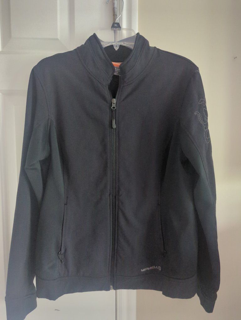 Women's Large Merrell aeroblock fleece lined full zip jacket.